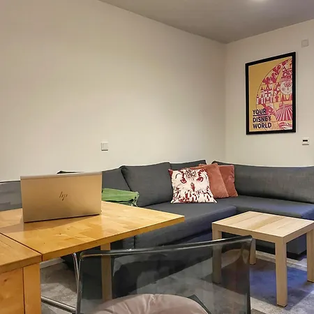 Apartment Sanctuary - Tief Im Westen *