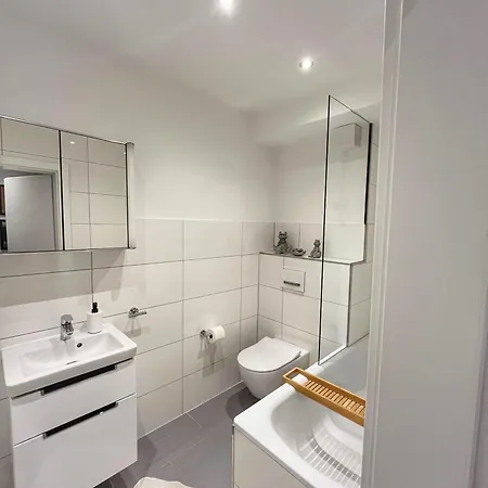 Sanctuary - Tief Im Westen شقة